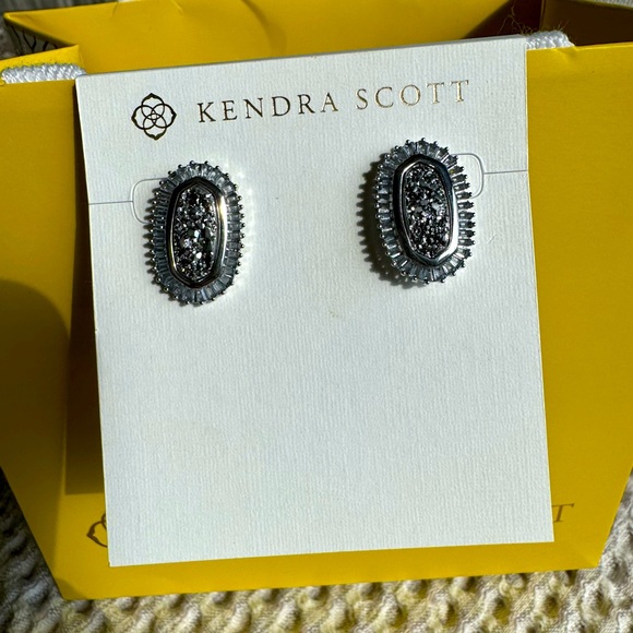 Kendra Scott Baguette Ellie Earrings - Picture 4 of 5